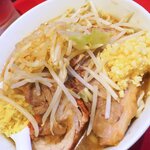ラーメン二郎 - ラーメン半分＋ニンニク多め＋ショウガ半分