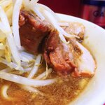 ラーメン二郎 - 豚の厚み