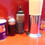 ラーメン二郎 - 卓上調味料