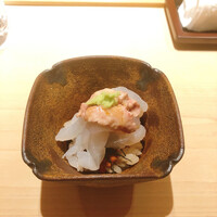 すが弥 - カワハギ小丼　肝と雲丹卵黄ソースが絶品