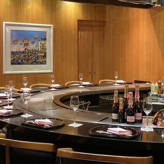 A course where you can enjoy both meat and Seafood. You can reserved the counter!