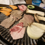 お食事処 ちゃんや～ - これは、あぐーを焼いているところ！