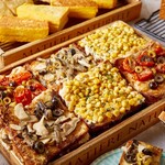 上記の惣菜パン含め、40種類の惣菜パン＋10種類のドリンク飲み放題＋選べる6種のメイン