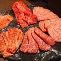 焼肉 じゅん - 本日のお肉6種盛り（カルビ、赤身、リブロース、上ロース、特上ロース、ウチハラミ）