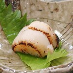 大八 - 貝柱の炙り