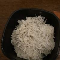 御曹司きよやす邸 鎌倉プリンスホテル店 - しらすご飯