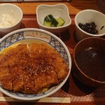 とんかつは飲み物。 - 惣菜３点つきカツ丼