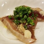 出羽鮨 - カツオ。