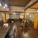 串のこたに - 昔は大広間（畳席）でした。