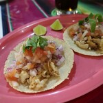 アカプルコ - チキンタコス(1ピース300円)