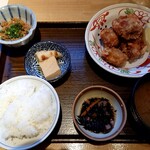 土鍋炊ごはん なかよし - 唐揚げ定食800円