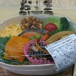 まつおか 香豚煮本舗 - おかずがいっぱい手頃なサイズ感、でも実は食べにくいかも？！