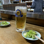 Ikkenya - 生ビール　お通しは茹でカリフラワー
