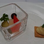 エルルカン・ビス - 自家製ピクルスとひよこ豆のペースト