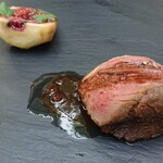 エルルカン・ビス - 鴨ロースの蒸し煮、いちじく添え