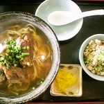 まるまたそば - 料理写真:ソーキそば ・650円  と  じゅうしい ・100円