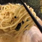 横浜家系ラーメン 吉岡家 - 麺