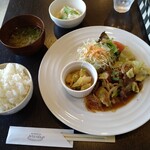 Mo-Ningu Ranchi Furaipan - 牛焼肉ランチ