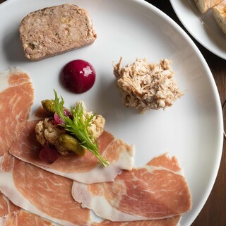 TWO ROOMS CAFE GRILL BAR_2