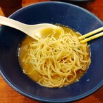 麺処 にぼし香 - スープに投入