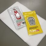 HotDog&Cafe CornerStand - ケチャップ＆マスタードは別売り。各10円はちとショボくね⁈