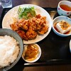 中華食彩房 味萬 - 味萬特製ザンギ定食(￥820)。
CP良くお腹を満たせます。