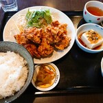 Chuuka Shokusai Bou Ajiman - 味萬特製ザンギ定食(￥820)。
                        CP良くお腹を満たせます。