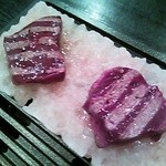 匡美 - 2012年12月 牛レバーをピンク岩塩の上に♪