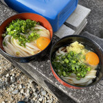 須崎食料品店 - 醤油うどんの温か冷のみ。