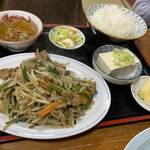 雪龍 - ニラレバ定食　¥850