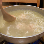 橙 - つくねを目の前で作ってくれます♪