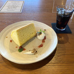 UMI TABLE - ・シフォンケーキ セット 1,200円/税抜
      ※ドリンクはアイスコーヒーをチョイス。