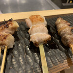 炭火・焼鳥 鶫 - 味噌玉葱、もも、せせり