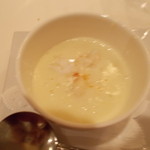 メゾン ドゥ アッシュ - 突出し、ジャガイモの温かいスープ海老の風味