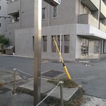 ASAKO IWAYANAGI SALON DE THE - 右がASAKO本店。ここを左折