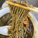 Sekiguchi Ramen - 麺リフト〜！
                        めっちゃカレーが絡んでます。