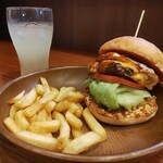 SUBURBAN GRILL - BBQ　EGG　CHEESE　BURGERセット　1100円