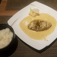 旬菜ステーキ処 らいむらいと - らいむらいとチーズハンバーグ200㌘(1,480円)　ライスとサラダ付き、食後にコーヒーも