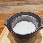 Kimagure Kobachi Ryourizero Kicchin - オリジナルブレンド米を使用した土鍋ごはんは当店1番人気！
