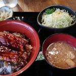 Gyouza Banchou Honoono Motsuya Jinsuke - うな丼ランチ (お味噌汁・サラダ・小鉢付) 980円
