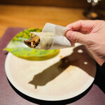 アカ - 京都産鮎のフリット、ガチャミーガス包み