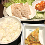 韓国家庭料理　舎廊房 - サムギョプサル定食の左半分