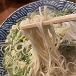 隠岐の島ラーメン - 麺は細め