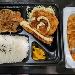 本家かまどや - 料理写真:スペシャル牛焼肉弁当、焼き餃子だよ〜