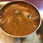 タンドールダイニング ニムト - 骨付き混じりのチキンカレー