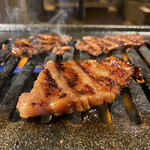 焼肉・ホルモン 梨泰院 - 梨泰院牛カルビ