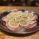 焼肉・ホルモン 梨泰院 - 塩レモンカーペット