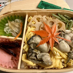 株式会社　浜吉 - 見た目も鮮やかで美味しそう。
紅葉の葉はプラ製