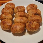 ホワイト餃子 - 焼き餃子　写真は１、５人前ですがこの後４個が足されます。