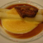 ブラッスリ 風間 - ホワイトアスパラガス、ソース・オランデーズのグラタン、フォアグラのソテー添え